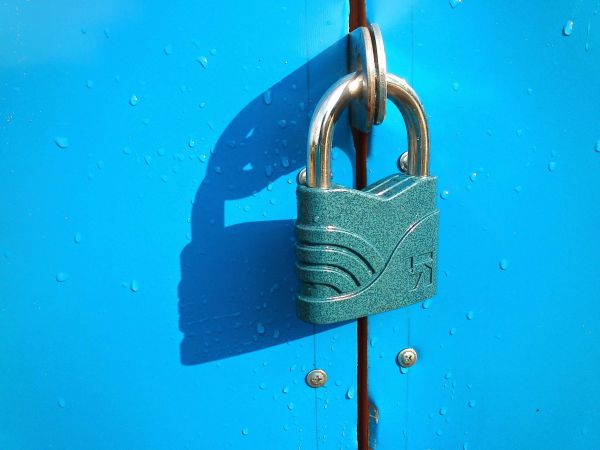 Blue lock and gate - Is playing online safe and secure?